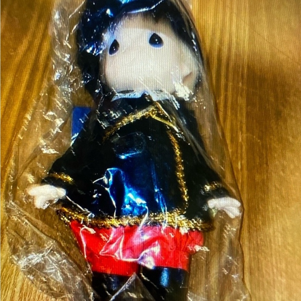 9” 1994 Ivan Russian Precious Moments Around the World